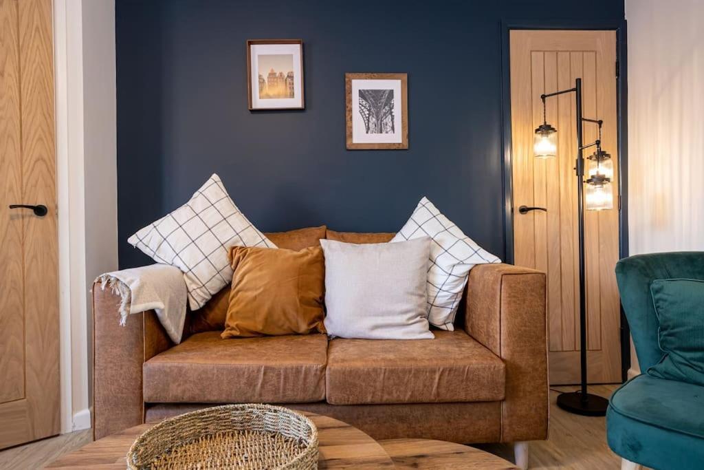 Railway House - Central Warrington - Sleeps 6 Eksteriør billede