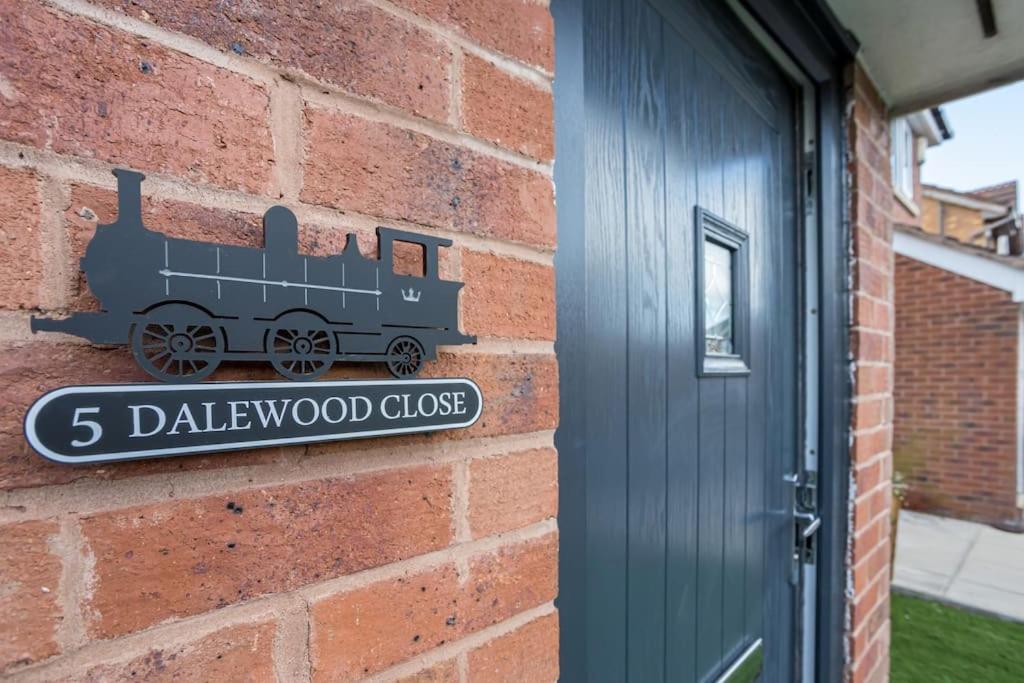 Railway House - Central Warrington - Sleeps 6 Eksteriør billede